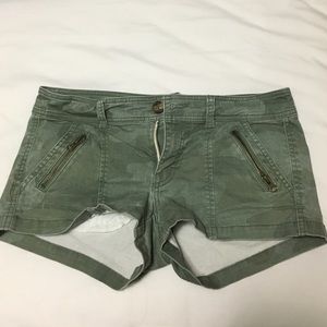 American Eagle green shorts