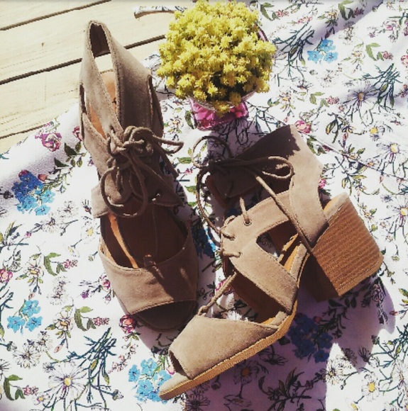 //The Stella// Taupe cutout chunky heel - Picture 2 of 4