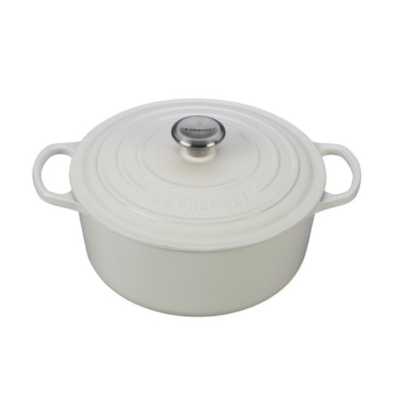 New signature Le Creuset 5.5 qt round Dutch oven