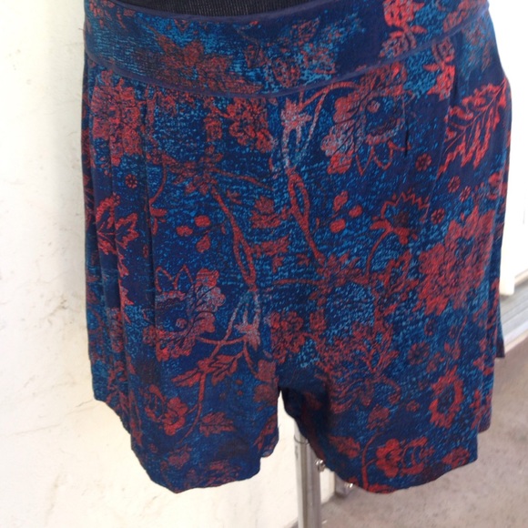 Flowy funky shorts