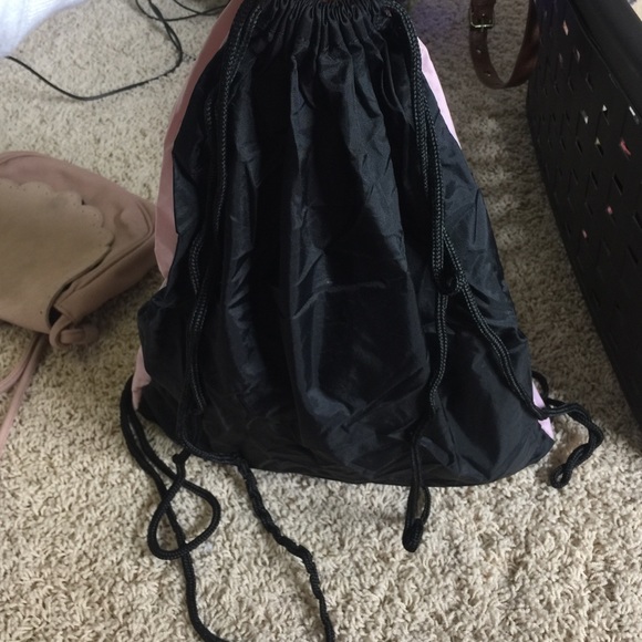 Pink Nike drawstring gym bag - Picture 2 of 2