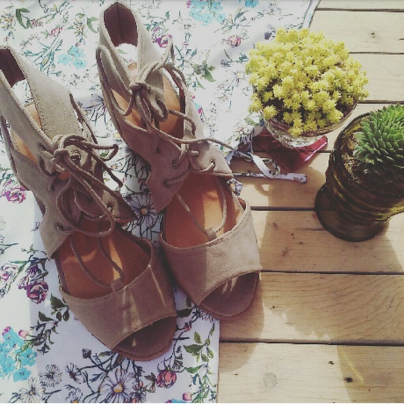 //The Stella// Taupe cutout chunky heel - Picture 3 of 4