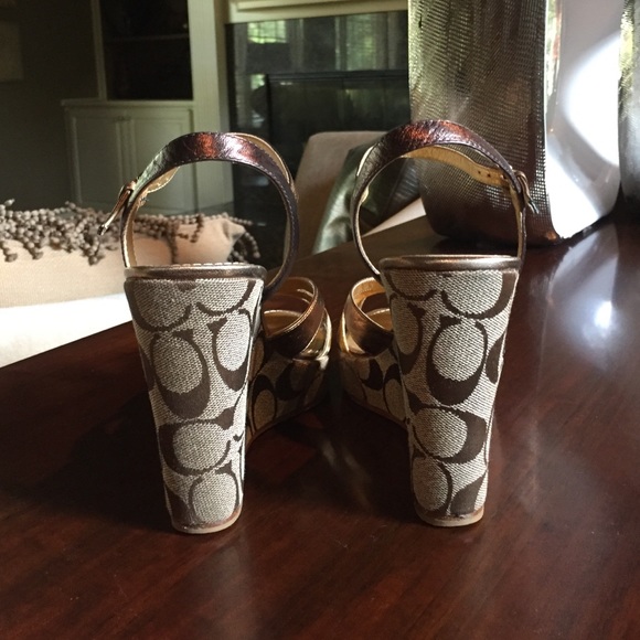 Shoes - Picture 3 of 4