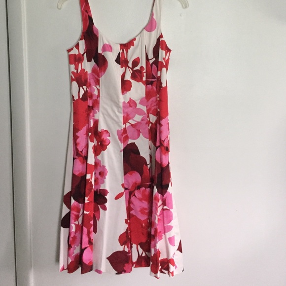 Gorgeous floral Nine West classy dress