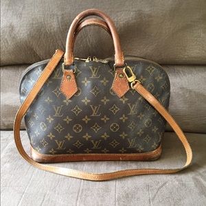 😭 SOLD! LV Alma PM with Strap