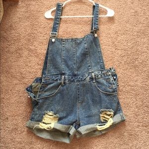 {Boutique} Oversized Overalls