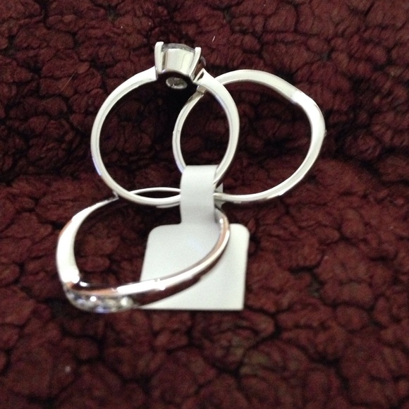 CZ ring - Picture 2 of 2