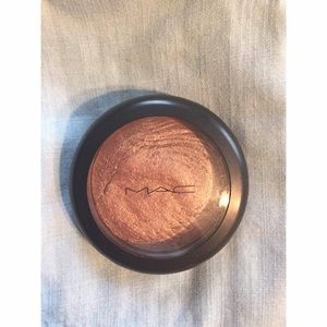 MAC Superb Highlight (soldout limited edition)