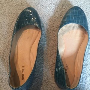 CLEAR OUT Nine West green faux snake skin flats