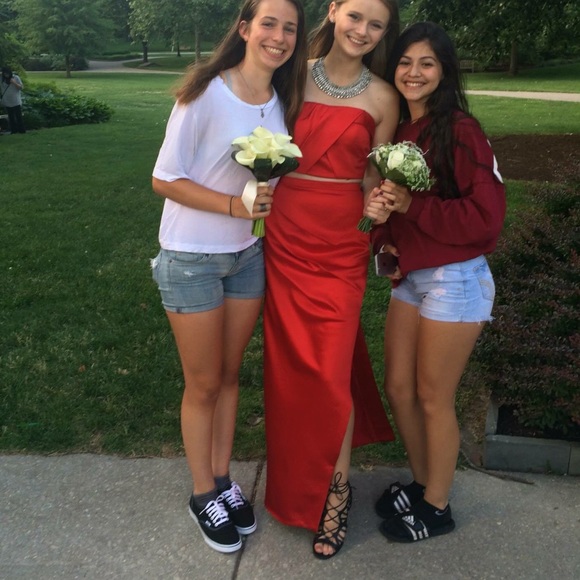 Red Fame and Partners Clarissa two piece gown - Picture 3 of 4