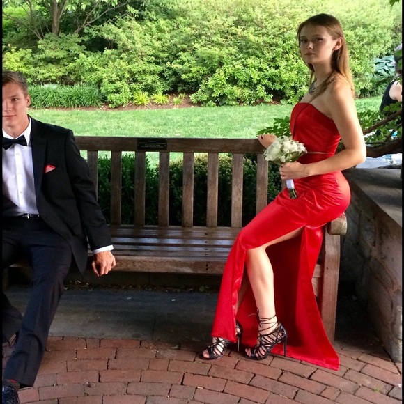 Red Fame and Partners Clarissa two piece gown - Picture 4 of 4