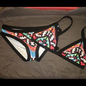 NWOT- Geometric Print Bikini- XL