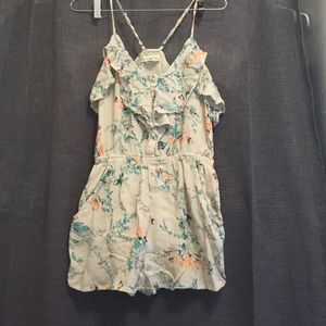 Billabong romper. Size medium 🌴☀️💓