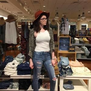 Meet your Posher, Laurie