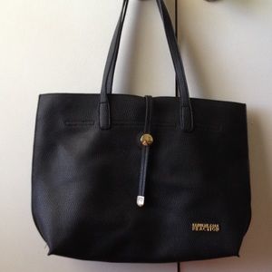 Kenneth Cole black purse!