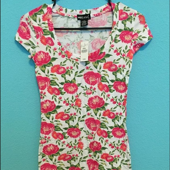 Floral lowcut shirt, great to cut into crop top!