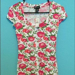 Floral lowcut shirt, great to cut into crop top!