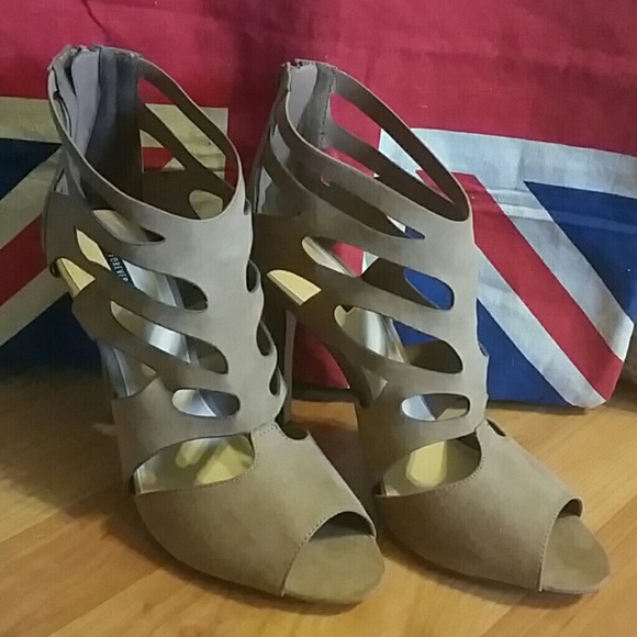 SOLD Heels❤ - Picture 1 of 4