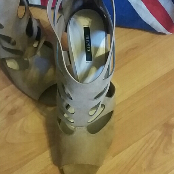 SOLD Heels❤ - Picture 2 of 4