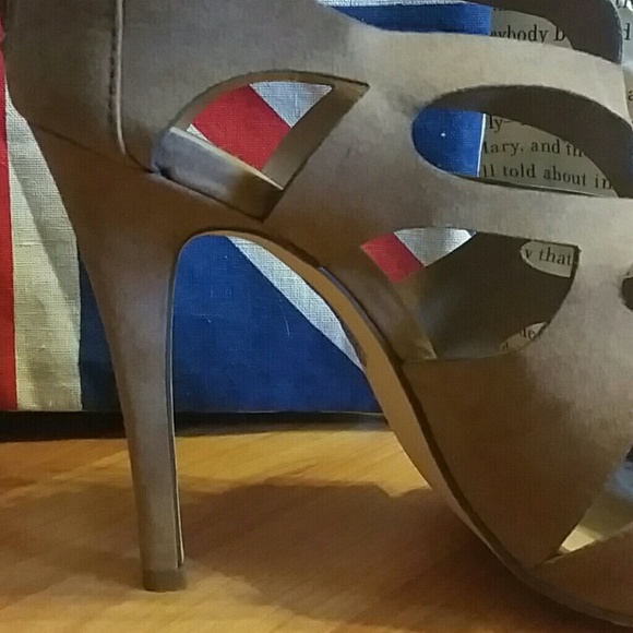 SOLD Heels❤ - Picture 3 of 4