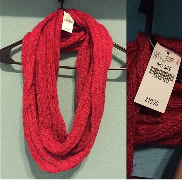 Red infinity scarf