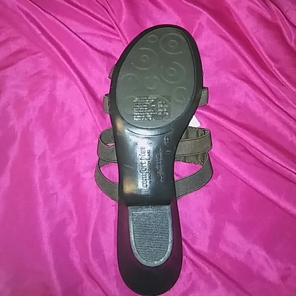 Shoes - Picture 3 of 4