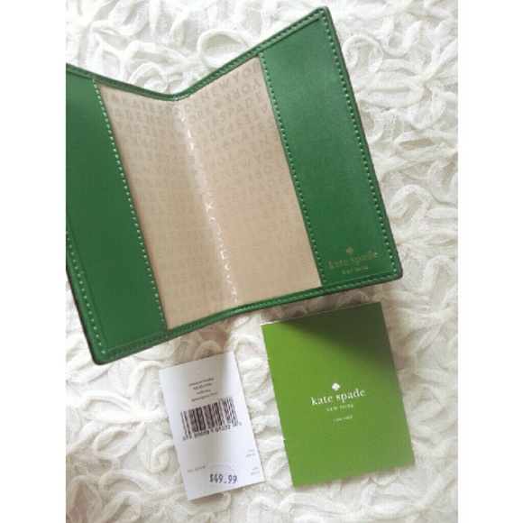 {kate spade} green passport cover - Picture 3 of 4