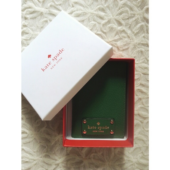 {kate spade} green passport cover - Picture 4 of 4