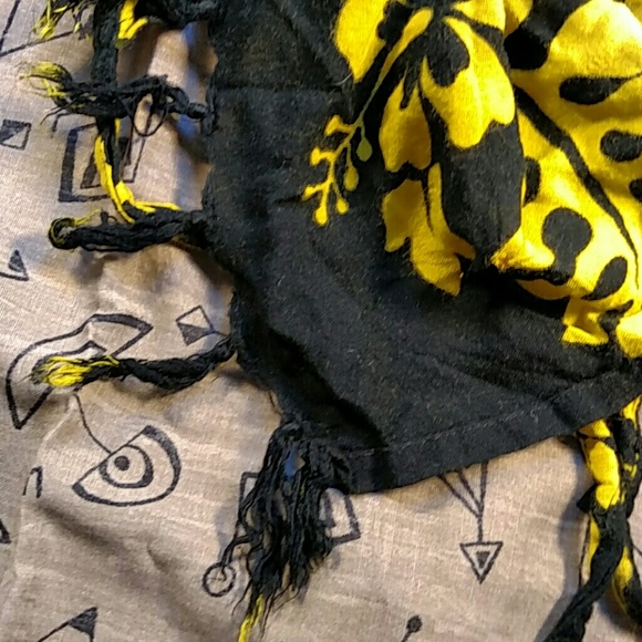 Tropical Scarf - Picture 2 of 3