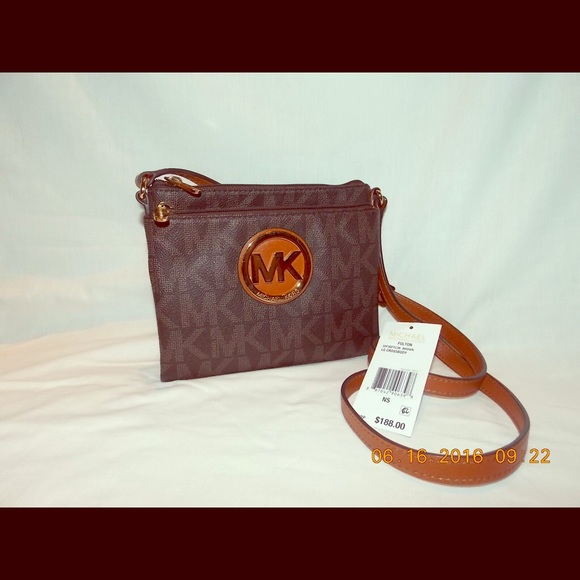 Michael Kors Crossbody - Picture 1 of 2