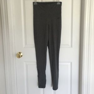 NIKE gray tights.