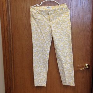 Pixie pant. Yellow and white floral.