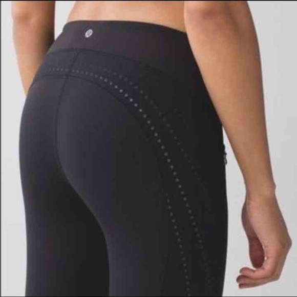 Like new Lululemon Stop at Nothing Crop size 4