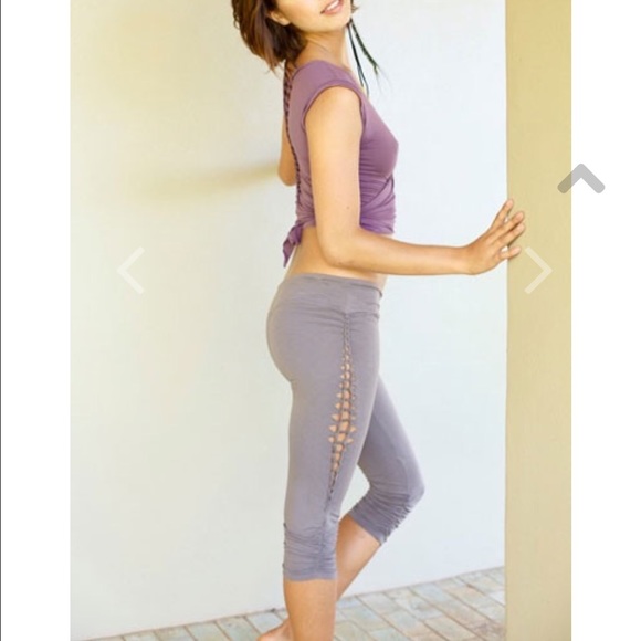 Queen of Hearts Yoga Athletic Leggings NWT