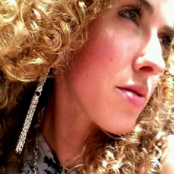 Meet your Posher, Eryn Rose - Picture 2 of 4