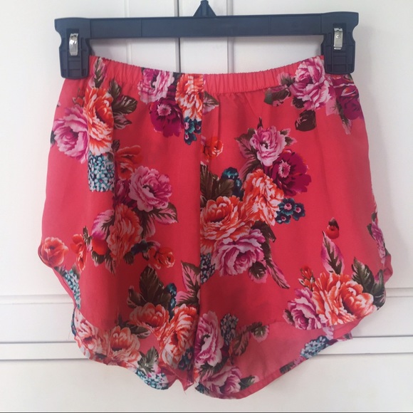 FLORAL FLOWY SHORTS