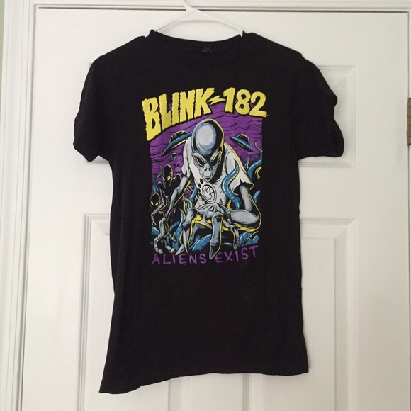 Hot Topic Tops - Blink-182 Aliens Exist band merch