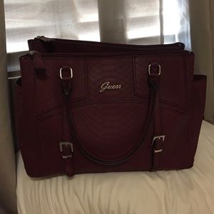 Brand new guess purse. 👛