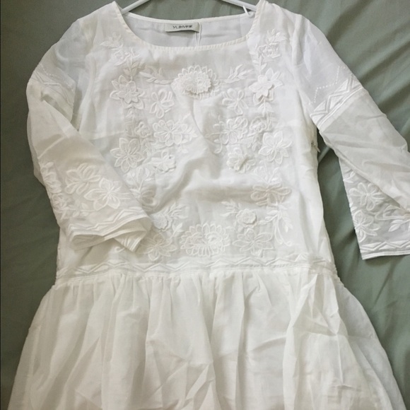White 3/4 Sleeve Embroidery Silk Dress - Picture 3 of 4