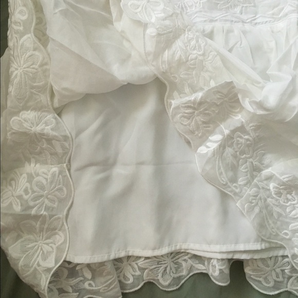 White 3/4 Sleeve Embroidery Silk Dress - Picture 4 of 4