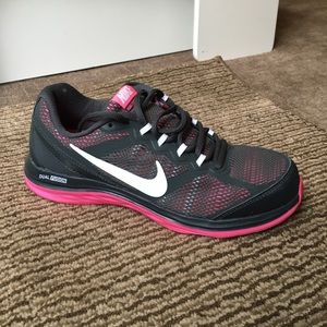 Nike Dual Fusion Sneakers Size 9