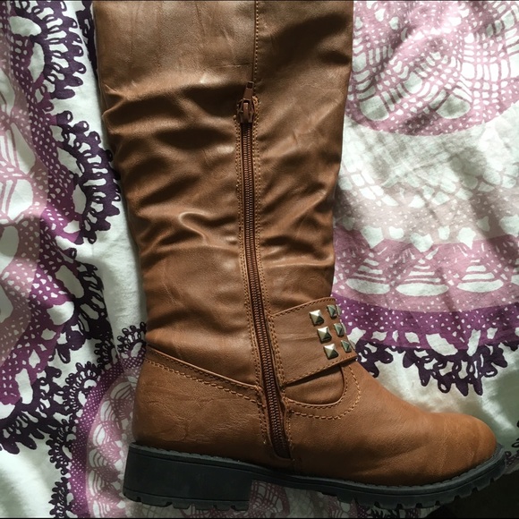 Knee high boots - Picture 2 of 4