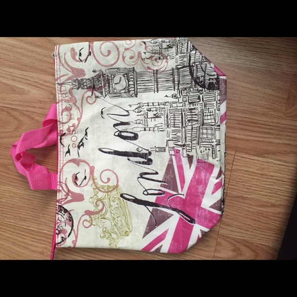 Insulated London designed lunch bag.