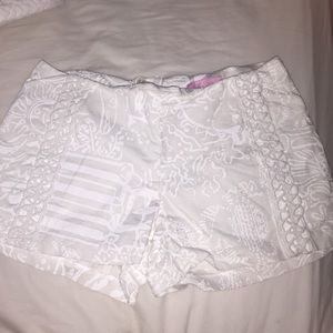Lilly Pulitzer 00 white on white design shorts