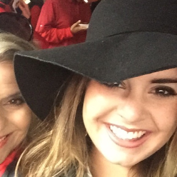 Meet your Posher, Elissa