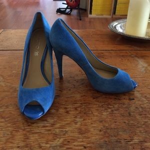 *Aldo* Blue Suede open toe heels : )