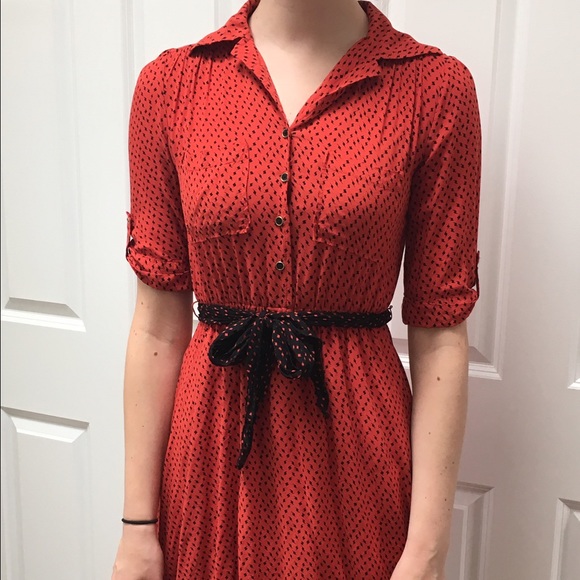 Vintage style collar dress with black tie belt