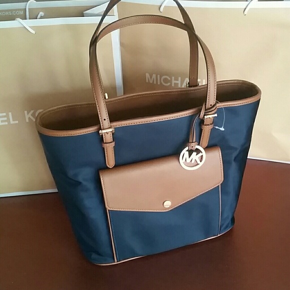 Michael Kors Handbags - Michael Kors Navy Jet Set Tote New with tags