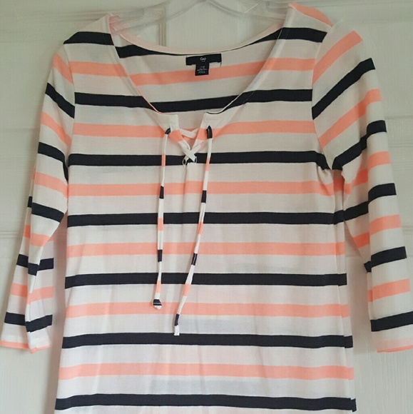 Gap 3/4 length sleeve t-shirt