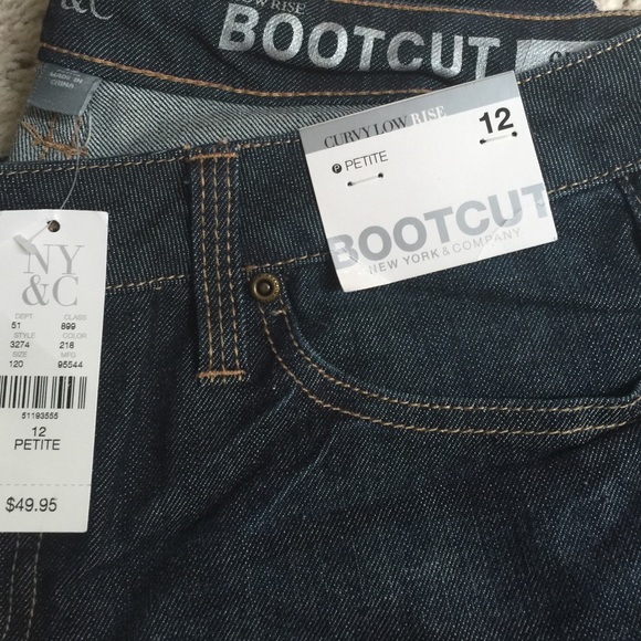 NY & Co. Bootcut Jeans in Medium Wash 👖